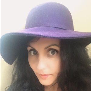 Purple hat 57cm
